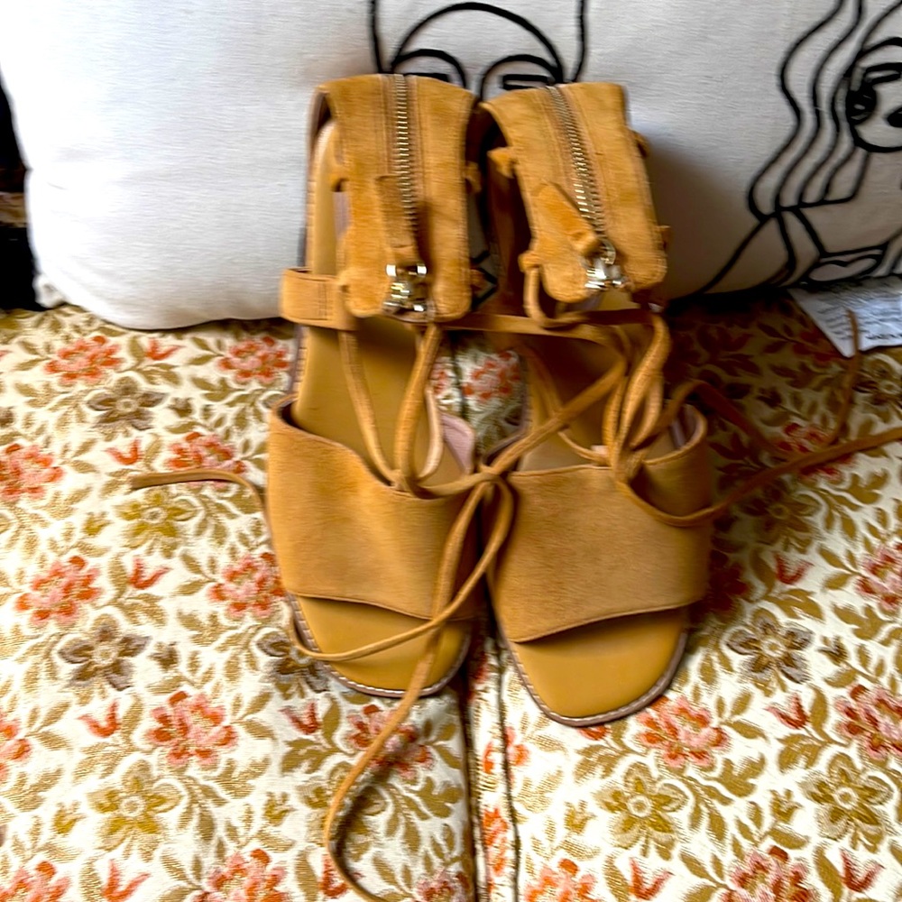 Beautiful Brown Wedgies